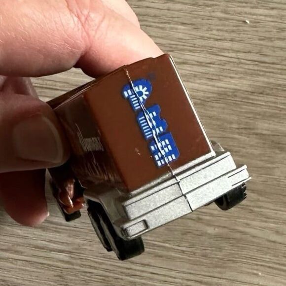 Wegmans Pez Rotisserie Chicken Brown Delivery Truck Working Wheels 2004 - Picture 6 of 9